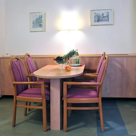 Hotel Gruener Baum Pommersfelden Eksteriør billede