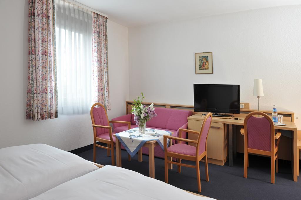 Hotel Gruener Baum Pommersfelden Eksteriør billede