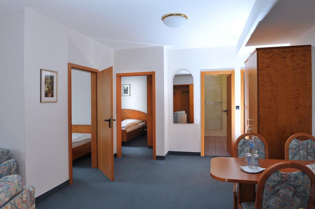 Hotel Gruener Baum Pommersfelden Eksteriør billede