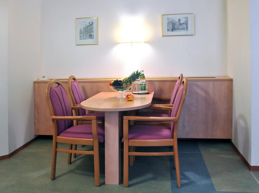 Hotel Gruener Baum Pommersfelden Eksteriør billede