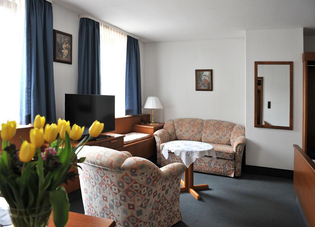 Hotel Gruener Baum Pommersfelden Eksteriør billede