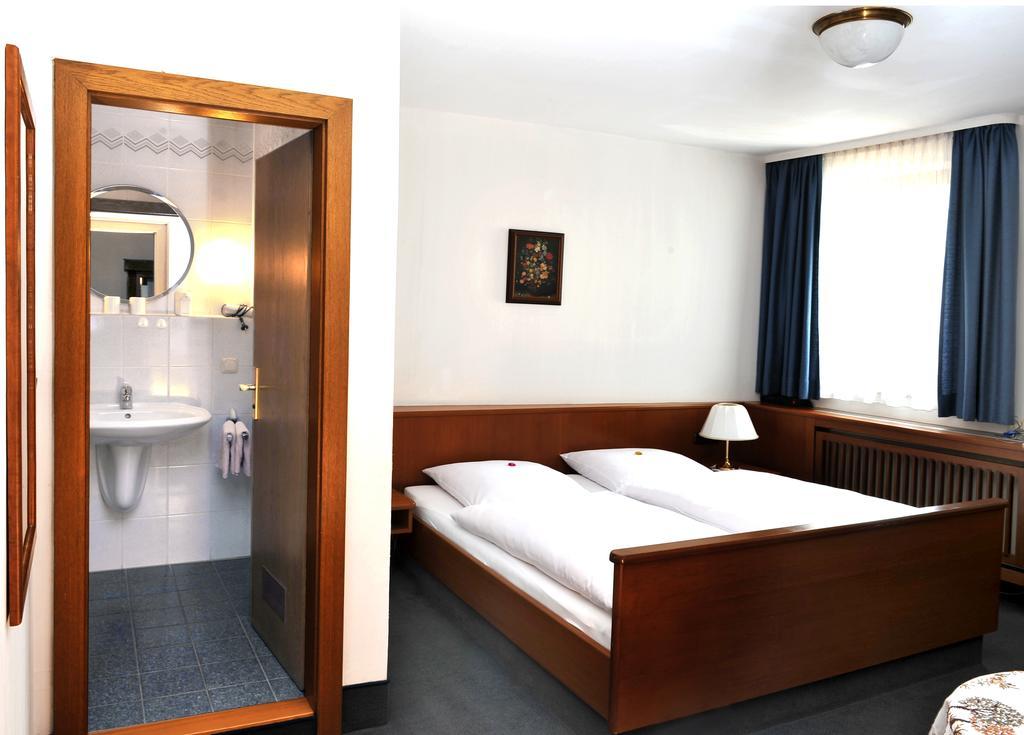 Hotel Gruener Baum Pommersfelden Eksteriør billede