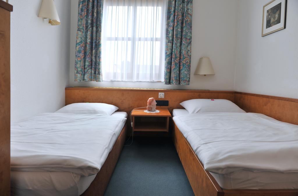 Hotel Gruener Baum Pommersfelden Eksteriør billede